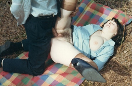 Mature dark haired model sucking and getting banged outdoors in vintage porno