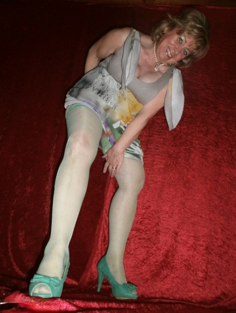 Chubby mature granny Caro in green stockings flashes lace panty cameltoe