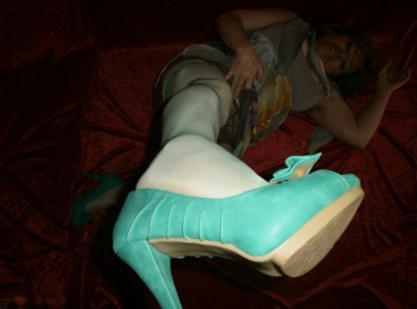 Chubby mature granny Caro in green stockings flashes lace panty cameltoe