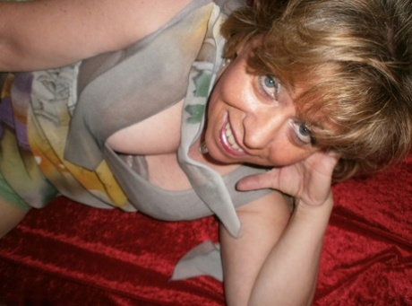 Chubby mature granny Caro in green stockings flashes lace panty cameltoe