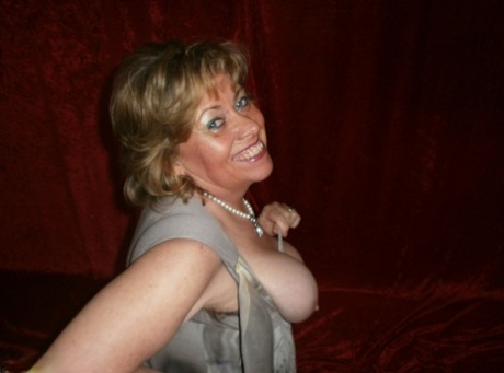 Chubby mature granny Caro in green stockings flashes lace panty cameltoe