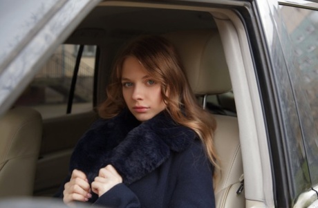 Beautiful teen Siya gets totally naked in a tempting manner