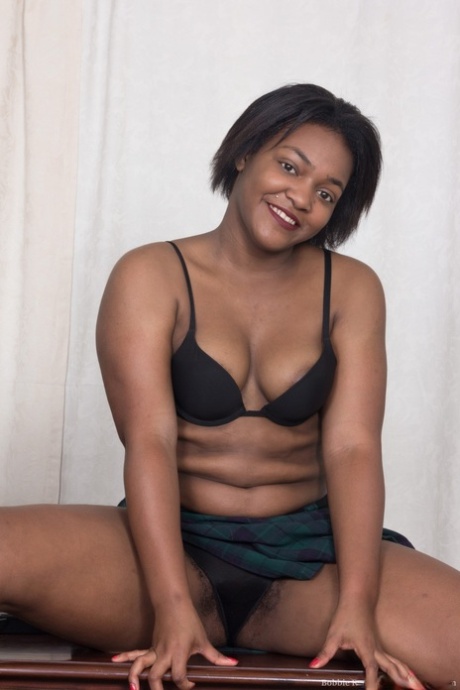 Black amateur Bobbie Rains shows her hairy muff and poses nude on a table