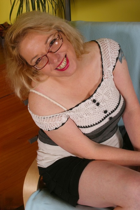 Gorgeous housewife Jane M squeezes her juicy tits and fingers her hairy pussy