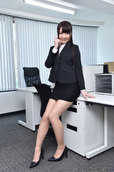Hot Asian Natsuki Hasegawa has her hairy pussy creampied in an office quickie