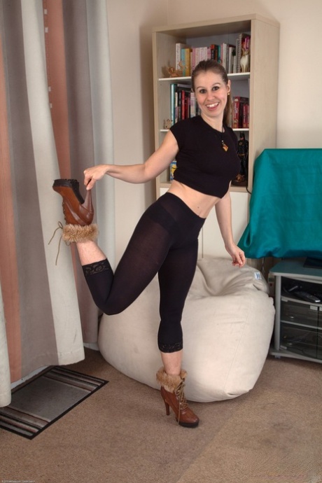 Skinny mature Masie Dee doffs her nylons and shows off her bushy cunt