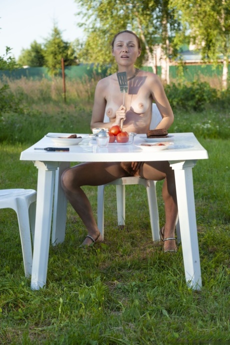 Amateur honey Nata exposes her hairy pussy and poses in the back yard