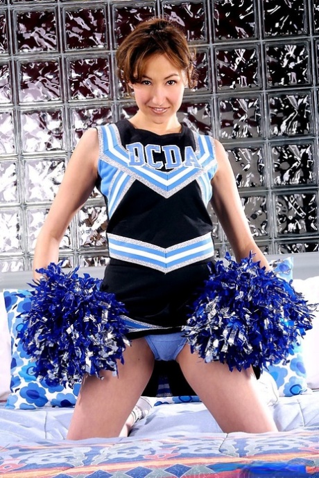 Amateur cheerleader Lena Solis shows her sweet wet pussy up close & toys it