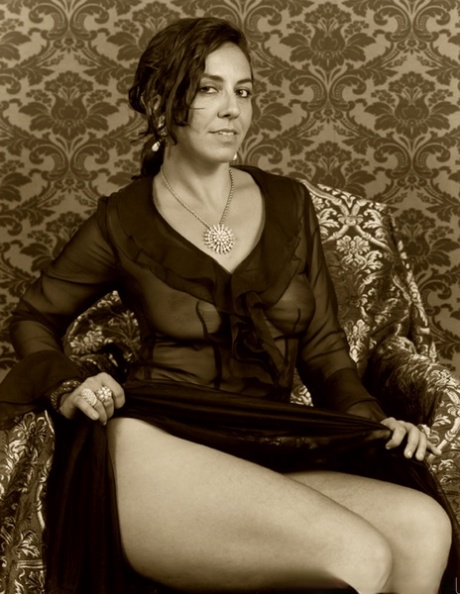 Amateur beauty Nikki Silver unveiling her hairy body at the vintage photoshoot