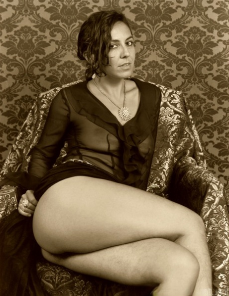 Amateur beauty Nikki Silver unveiling her hairy body at the vintage photoshoot