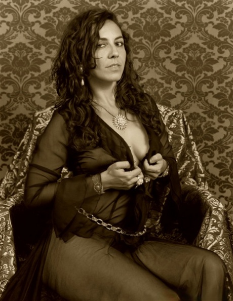 Amateur beauty Nikki Silver unveiling her hairy body at the vintage photoshoot