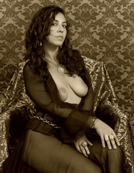 Amateur beauty Nikki Silver unveiling her hairy body at the vintage photoshoot