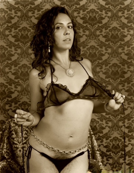 Amateur beauty Nikki Silver unveiling her hairy body at the vintage photoshoot