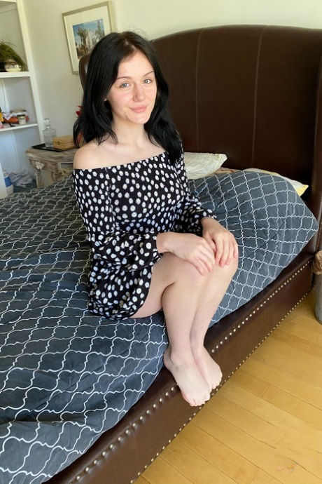 Playful girlfriend Rosalyn Sphinx exposing her super hairy body