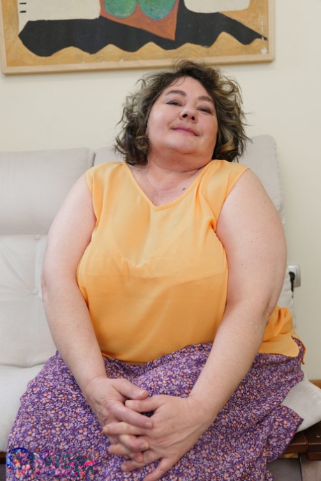 Hot teen Emily F and fat granny Edina pose in their living room