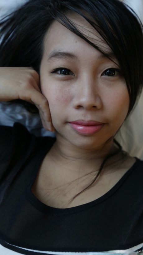 Amateur Asian babe Da B exposes her natural tits and takes a boner