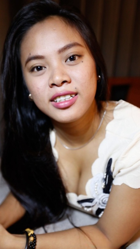 Adorable Filipina Nini undresses and flaunts her big ass and boobs