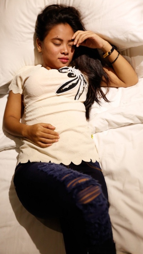 Adorable Filipina Nini undresses and flaunts her big ass and boobs