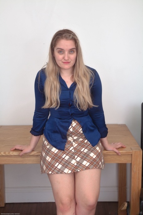 Amateur fatty Tamsin Riley shows off her big booty and spreads her hairy pussy